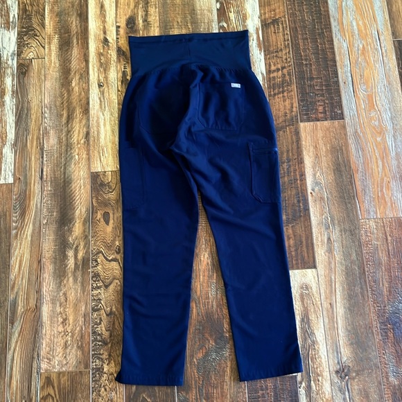 FIGS Yola Maternity Navy - Picture 5 of 7